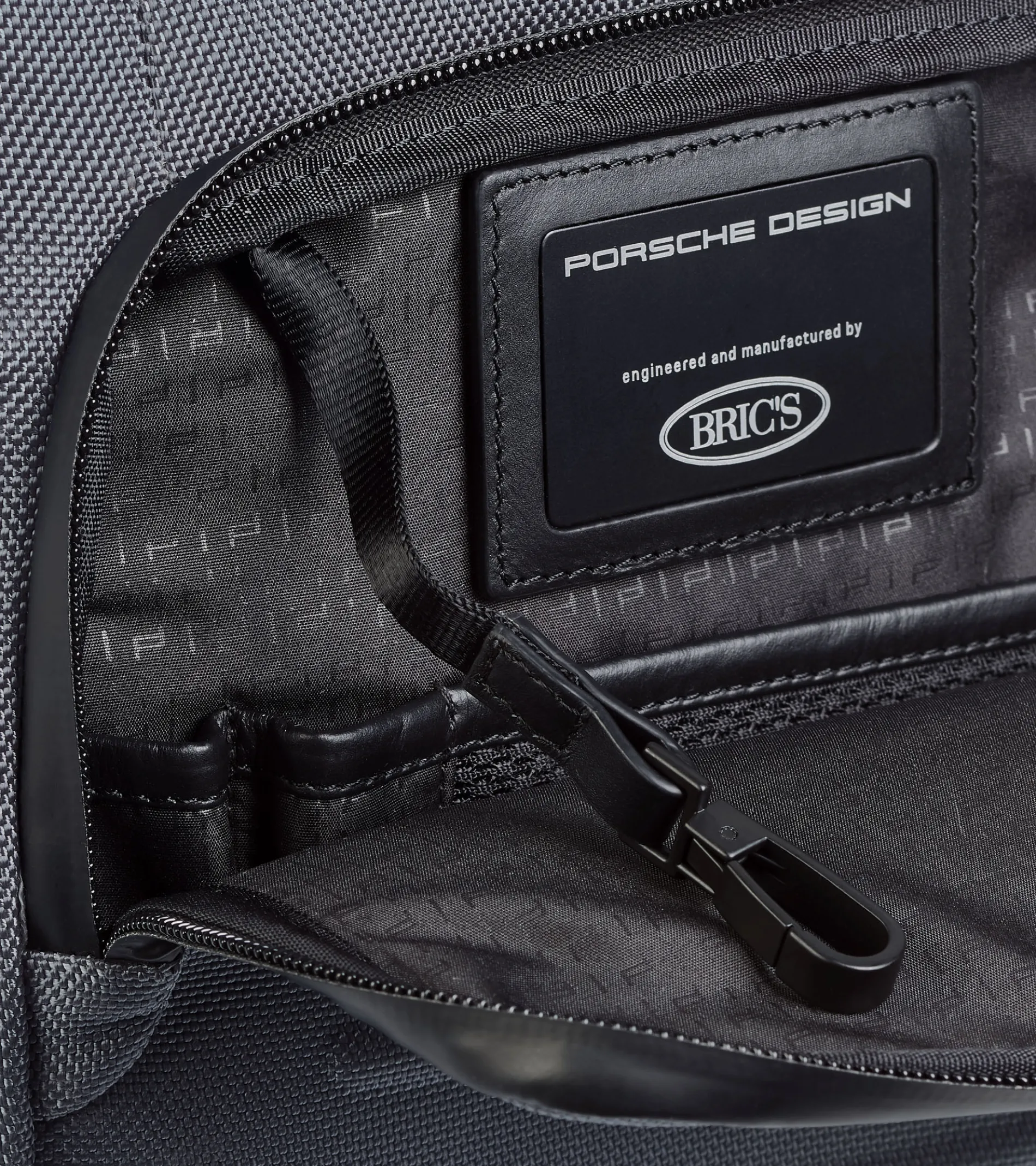 Roadster Pro Shoulder Bag S